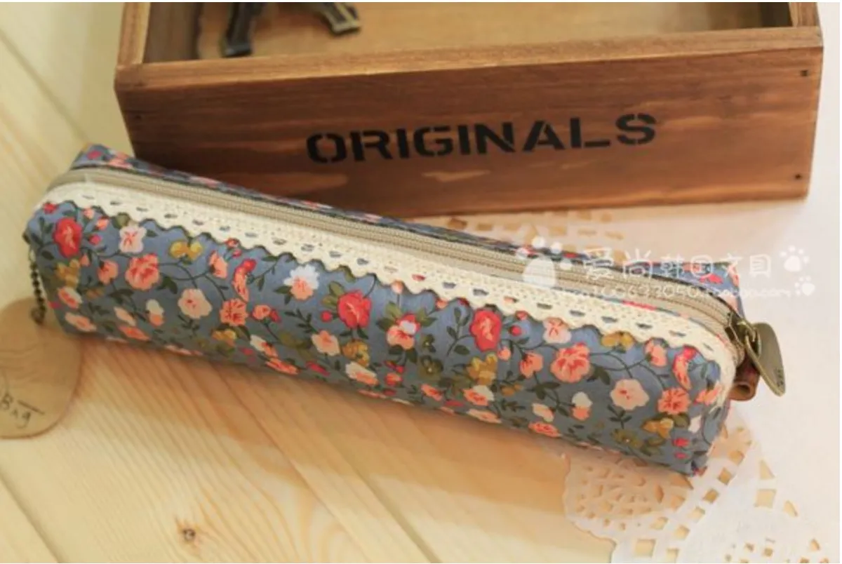 Flower & Laces pouches